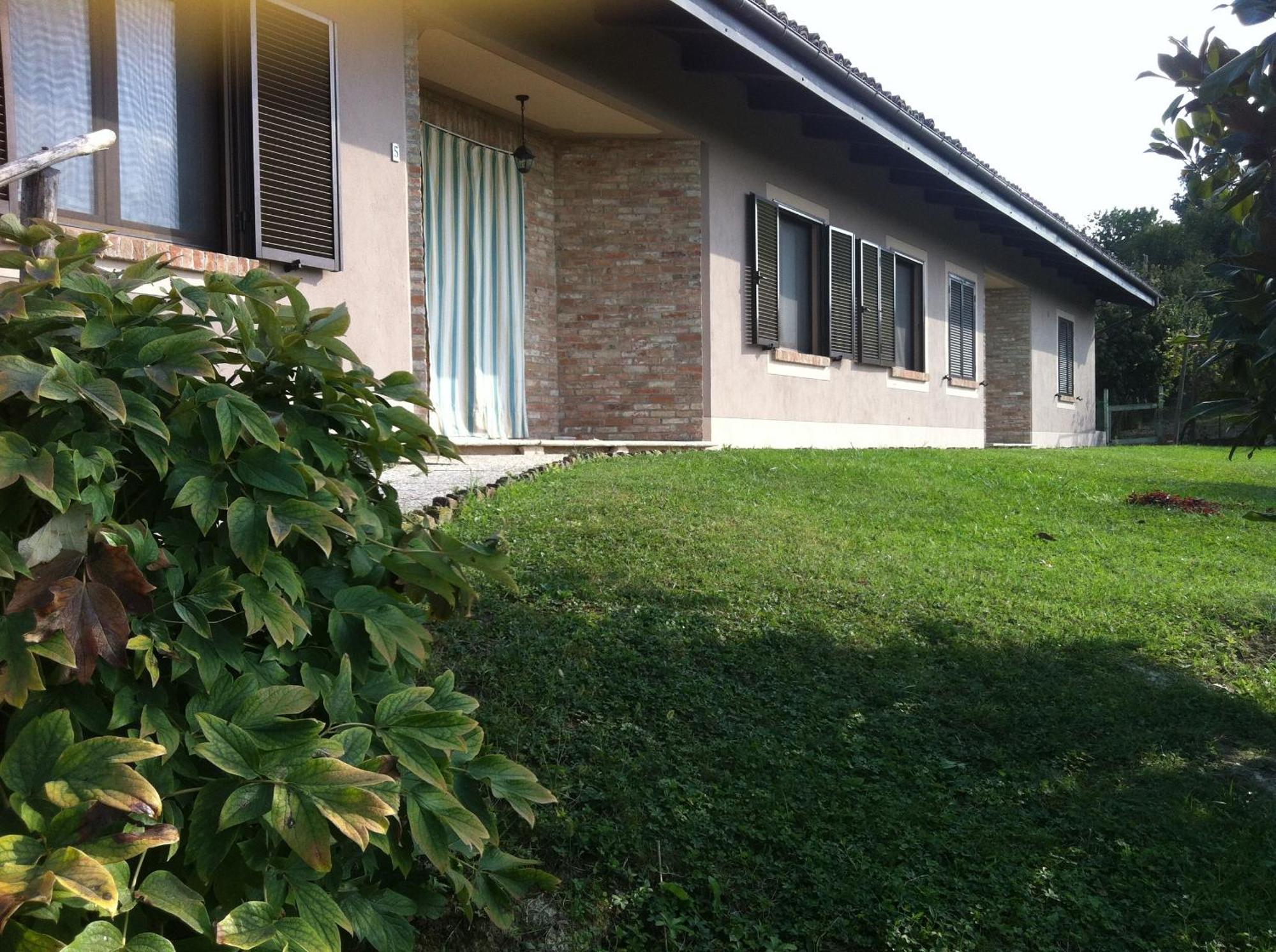 Agriturismo Bottega Di Rosanna Castagnole delle Lanze Стая снимка